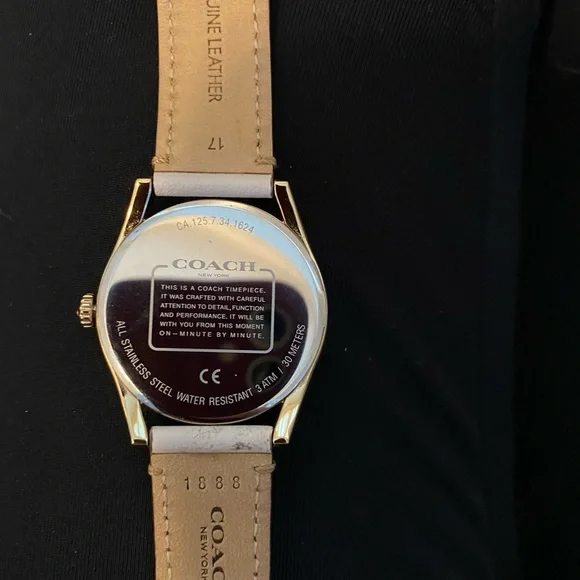 Authentic Coach watch. Rose gold colored face. Like new - Picture 2 of 4